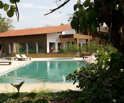 https://imgcld.yatra.com/ytimages/image/upload/t_hotel_yatra_city_desktop/v1465796751/Domestic Hotels/Hotels_Tadoba National Park/Jharna Jungle Lodge (Navegaon Gate)/Overview.jpg